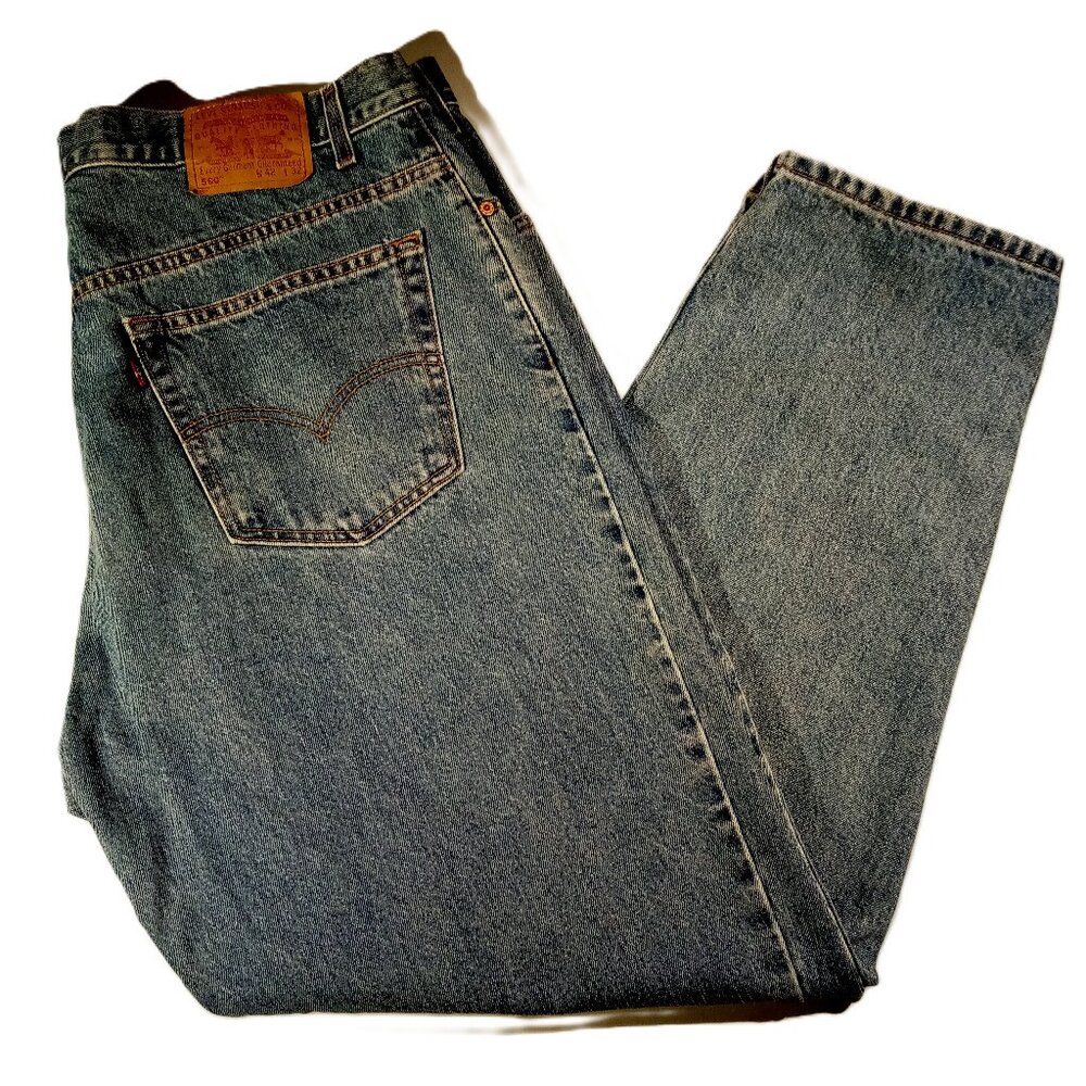 LEVI'S 560 Jeans  Men's 42 x 32  Vintage  2002  Loose Fit  Tapered Leg  Med Wash